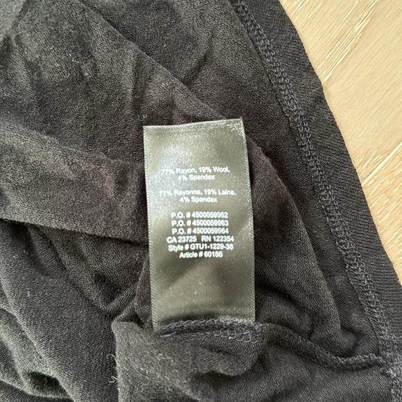 Black Babaton tshirt- knit like material with stretch - Picture 2 of 2